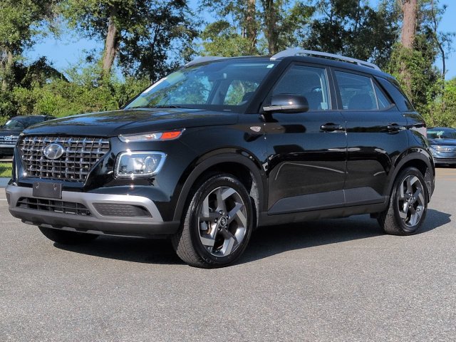 Used 2024 Hyundai Venue SEL FWD image 2