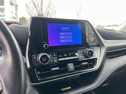 Used 2023 Toyota Highlander XLE image 24