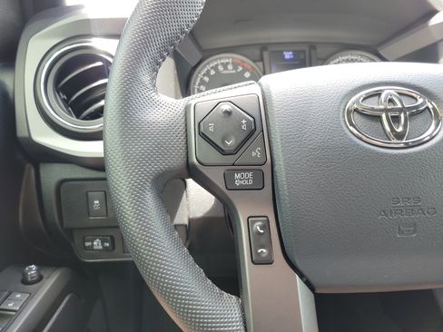 Used 2020 Toyota Tacoma TRD Sport w/ TRD Premium Sport Package AWD/4WD image 21