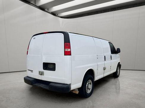 Used 2016 Chevrolet Express 2500 RWD image 5