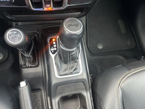 Used 2024 Jeep Wrangler Unlimited Sahara image 22