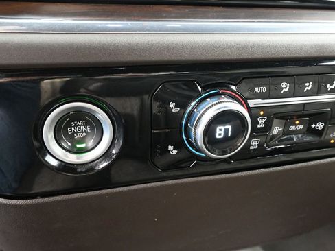 Used 2023 GMC Sierra 1500 SLT image 32