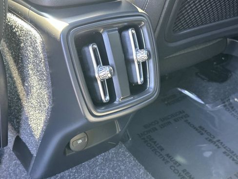 Certified 2025 Volvo XC40 B5 Core image 22