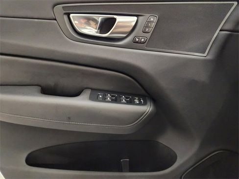 Used 2025 Volvo XC60 B5 Core image 24
