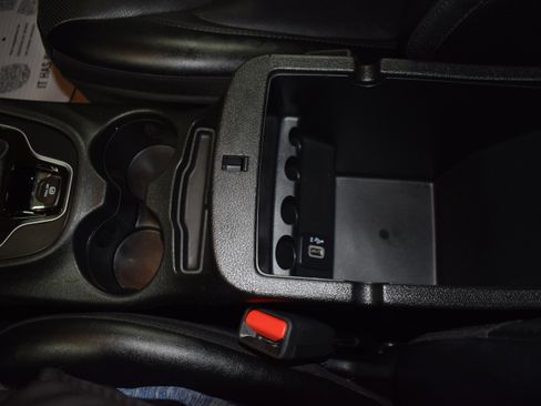 Used 2023 Jeep Cherokee Altitude Lux image 16