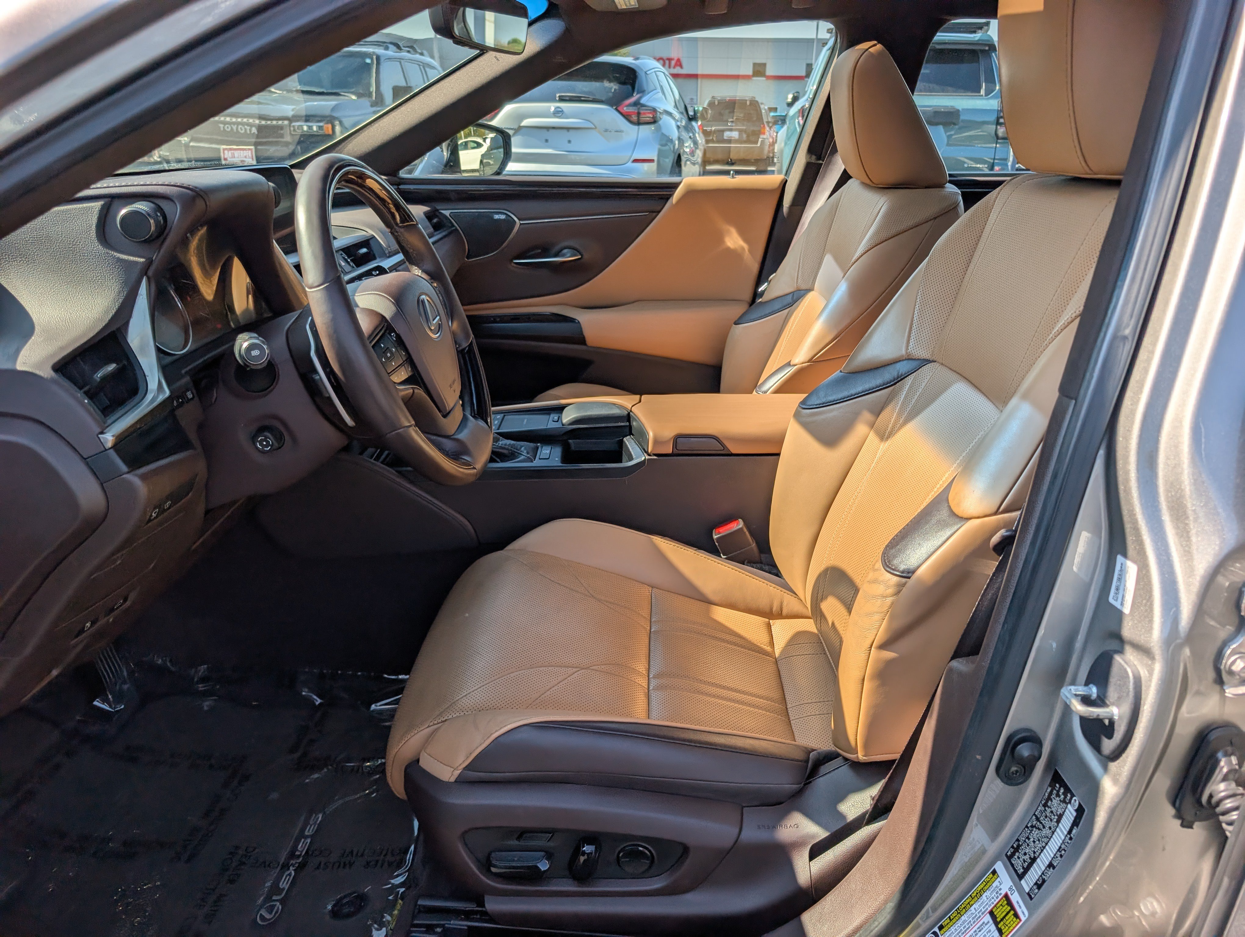 Used 2020 Lexus ES 350 Ultra Luxury w/ Accessory Package 2 FWD image 17