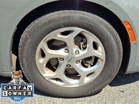 Used 2022 Chrysler Pacifica Limited FWD image 8