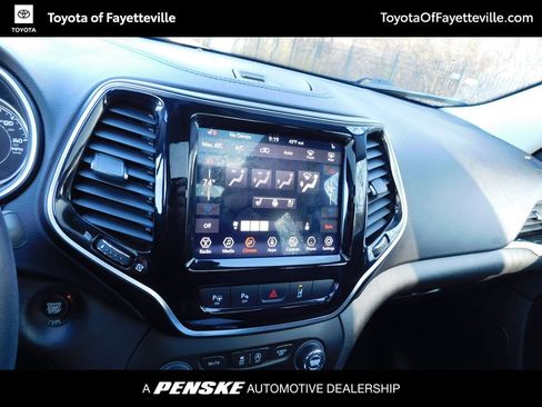 Used 2019 Jeep Cherokee Limited w/ Luxury Group image 10