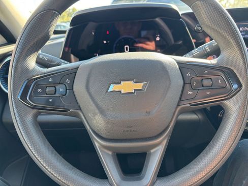 Used 2025 Chevrolet Trax LT image 25