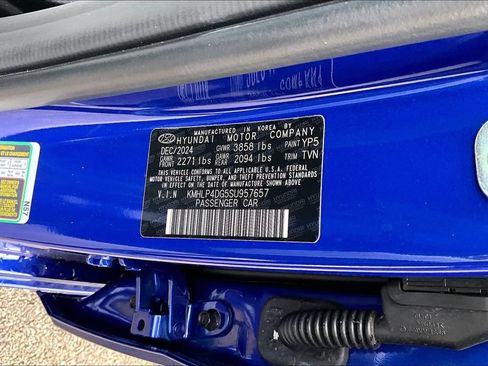 Used 2025 Hyundai Elantra Limited FWD image 28