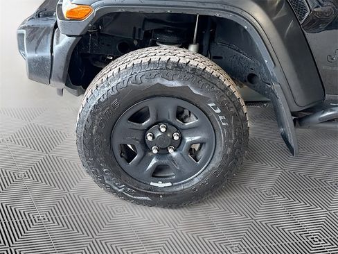 Used 2022 Jeep Gladiator Sport image 35