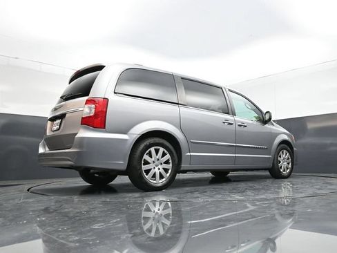 Used 2016 Chrysler Town & Country Touring w/ Driver Convenience Group FWD image 47
