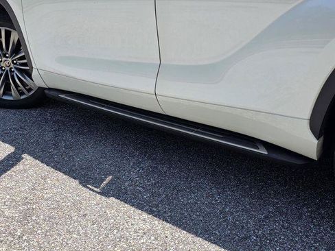 Certified 2021 Toyota Highlander Platinum FWD image 36