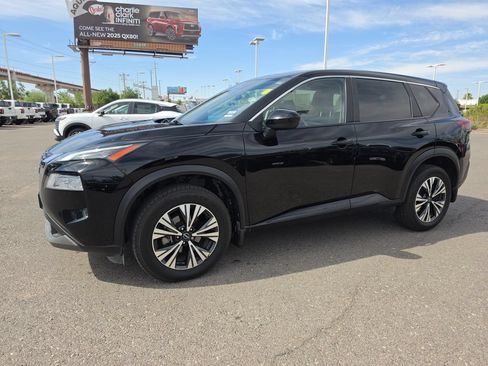 Used 2023 Nissan Rogue SV FWD image 3