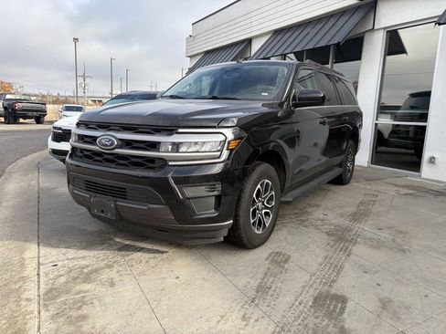 Used 2024 Ford Expedition Max XLT image 4