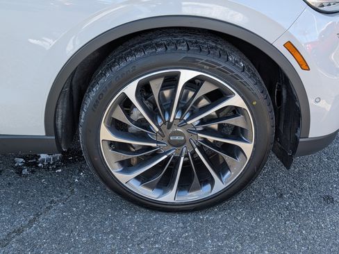 Used 2020 Lincoln Aviator Reserve w/ Equipment Group 202A image 9