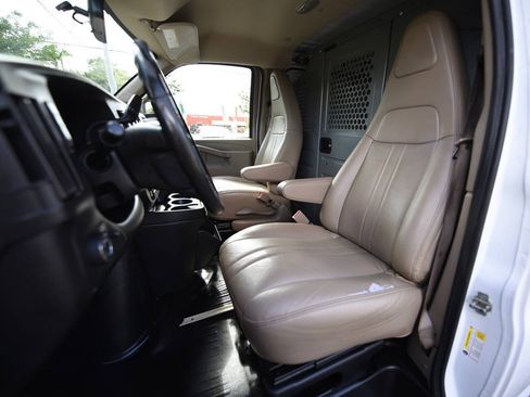 Used 2021 Chevrolet Express 2500 w/ Driver Convenience Package RWD image 12