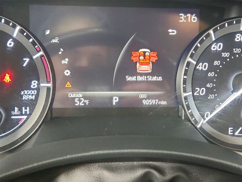 Used 2020 Toyota Highlander XLE image 22