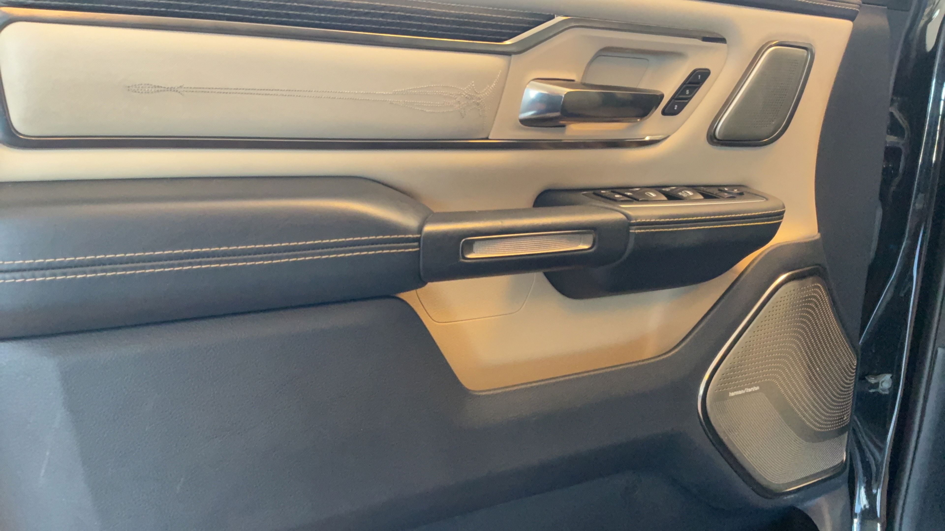 Used 2019 RAM 1500 Limited AWD/4WD image 28