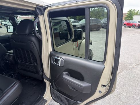 Used 2022 Jeep Gladiator Rubicon w/ LED Lighting Group AWD/4WD image 23