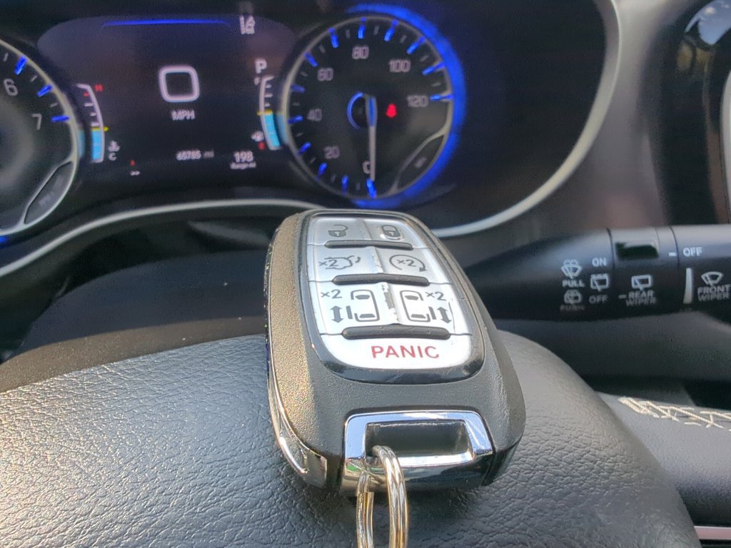 Used 2025 Chrysler Pacifica Select FWD image 30