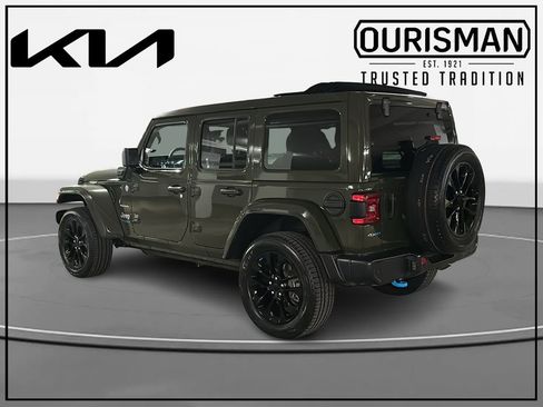 Used 2022 Jeep Wrangler Unlimited Sahara w/ Cold Weather Group AWD/4WD image 3