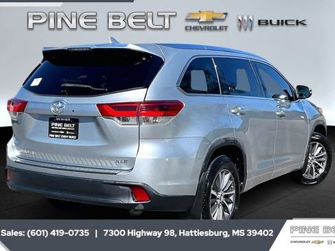 Used 2018 Toyota Highlander XLE image 11