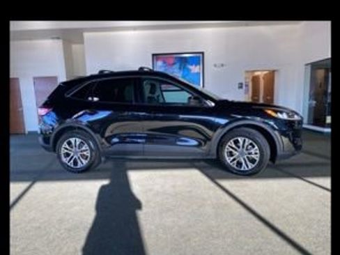 Used 2021 Ford Escape SEL w/ Technology Package image 2