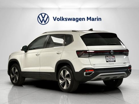 Used 2025 Volkswagen Taos SE w/ Panoramic Sunroof Package AWD/4WD image 3