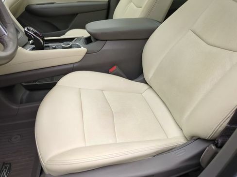 Certified 2024 Cadillac XT5 Premium Luxury w/ LPO, Floor Liner Package AWD/4WD image 21