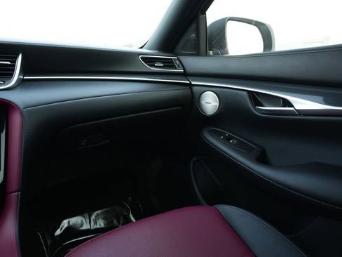 Used 2025 INFINITI QX50 Sport image 8