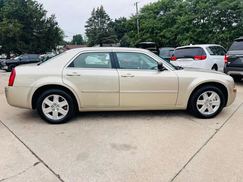 Used 2006 Chrysler 300 Touring AWD/4WD image 2