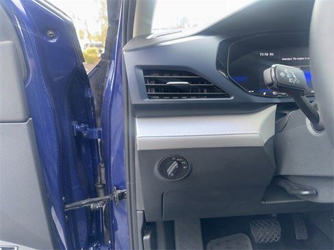 Used 2024 Volkswagen Taos SE w/ Panoramic Sunroof Package image 19