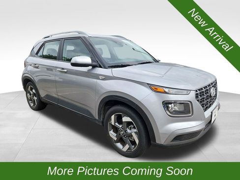 Used 2025 Hyundai Venue SEL FWD image 1