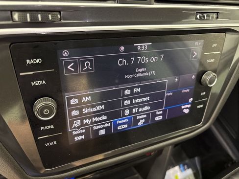 Used 2024 Volkswagen Tiguan SE FWD image 35