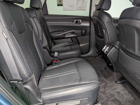 Certified 2025 Kia Sorento EX image 42