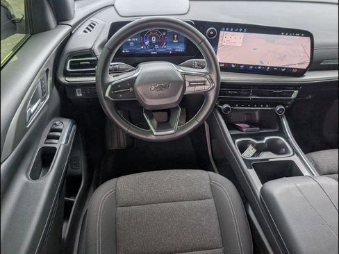 Used 2025 Chevrolet Traverse LT w/ Midnight/Sport Edition FWD image 10