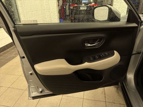 Used 2023 Honda HR-V LX image 28