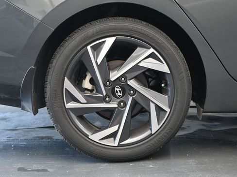 Certified 2025 Hyundai Elantra Sport FWD image 9