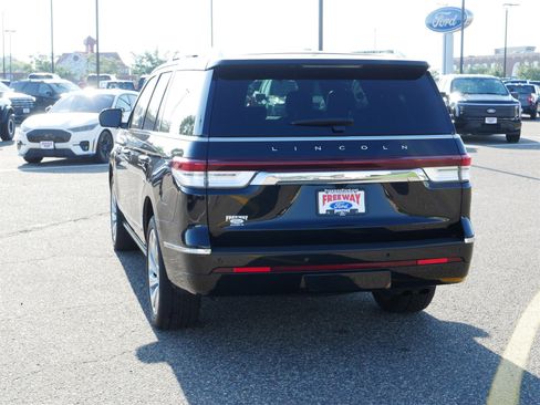 Used 2024 Lincoln Navigator Premiere image 5