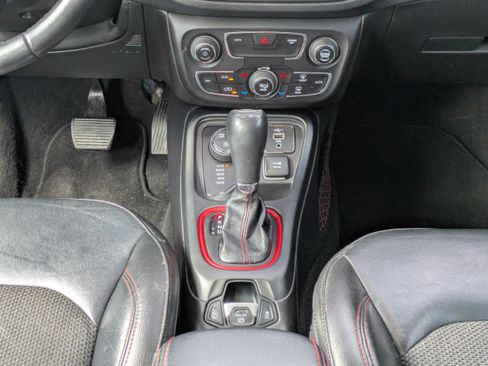 Used 2019 Jeep Compass Trailhawk AWD/4WD image 18