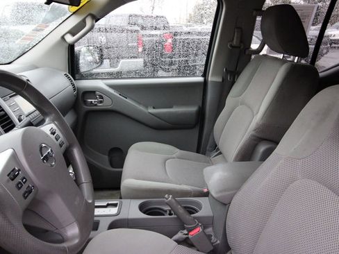 Used 2014 Nissan Frontier SV image 10