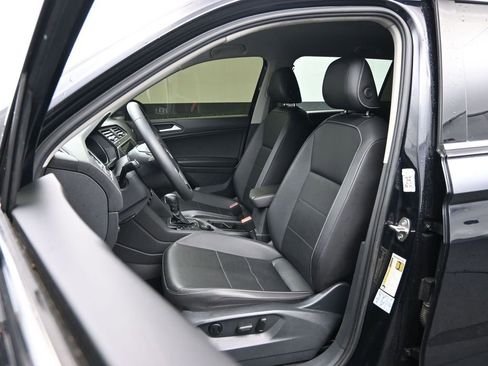 Used 2021 Volkswagen Tiguan SE image 25