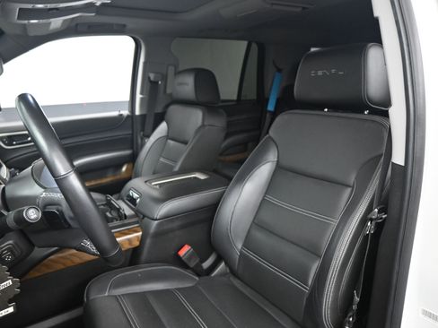 Used 2019 GMC Yukon Denali w/ Denali Ultimate Package image 16