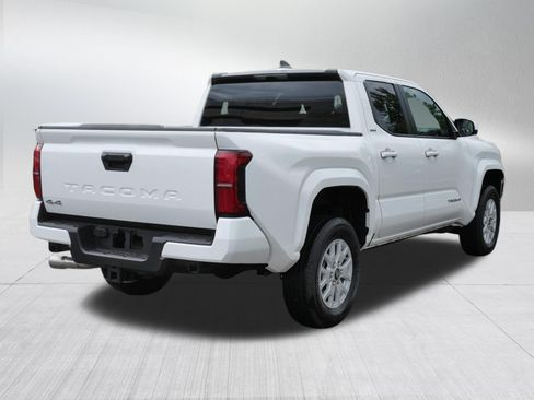 Certified 2025 Toyota Tacoma SR5 AWD/4WD image 8