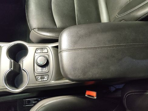 Used 2022 GMC Terrain SLT w/ LPO, Floor Liner Package image 26