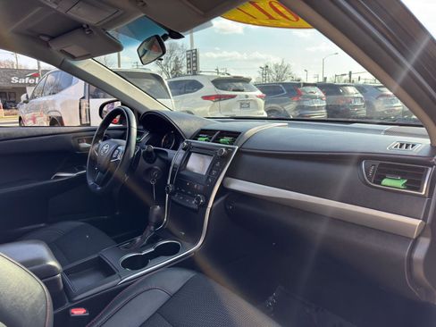 Used 2017 Toyota Camry SE image 35