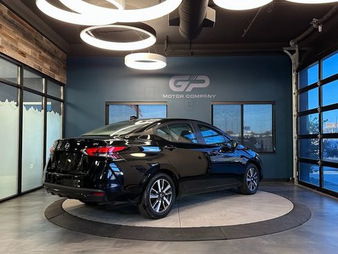 Used 2021 Nissan Versa SV image 3