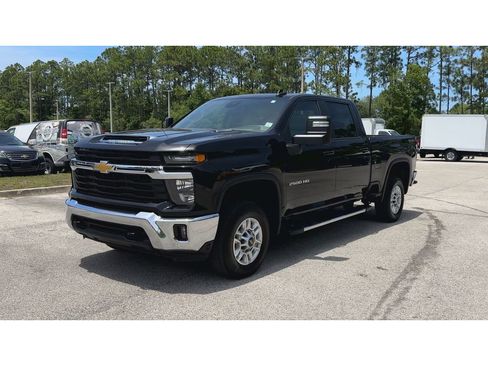 Used 2025 Chevrolet Silverado 2500 LT w/ Convenience Package AWD/4WD image 4
