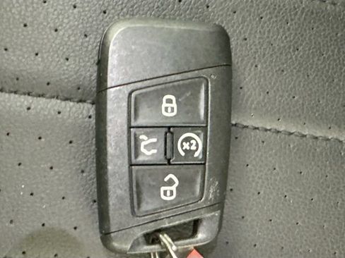 Used 2023 Volkswagen Tiguan SE R-Line AWD/4WD image 16